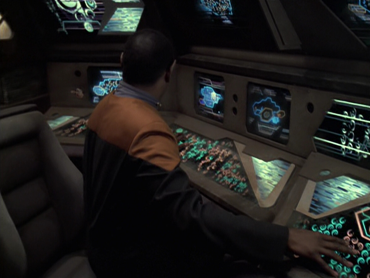 extant_StarTrek_VOY_6x21-LiveFastAndProsper_03270.jpg