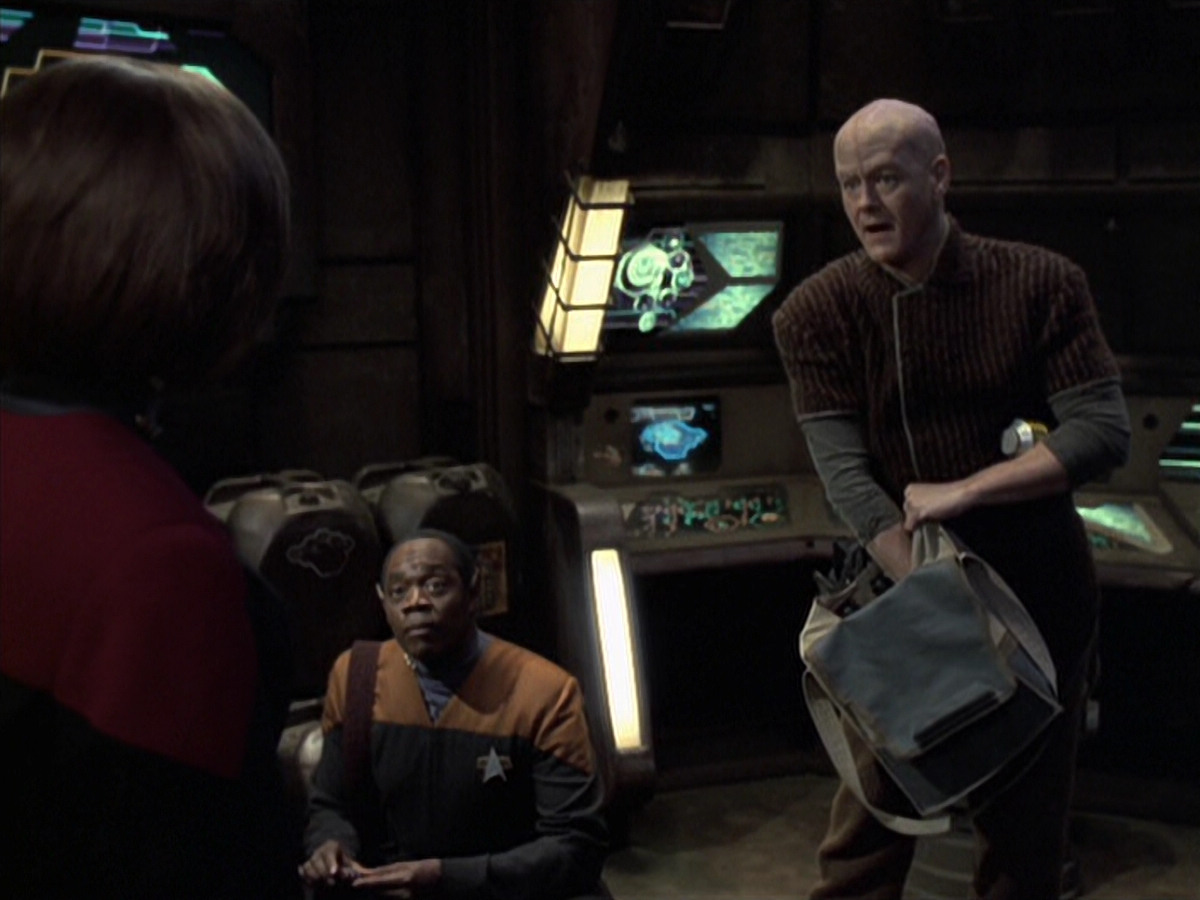 extant_StarTrek_VOY_6x21-LiveFastAndProsper_03297.jpg