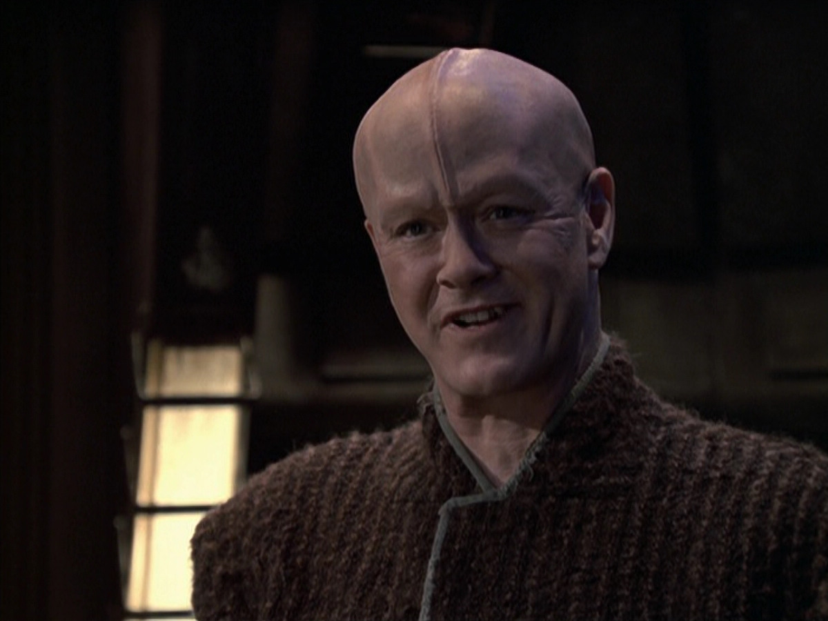 extant_StarTrek_VOY_6x21-LiveFastAndProsper_03315.jpg