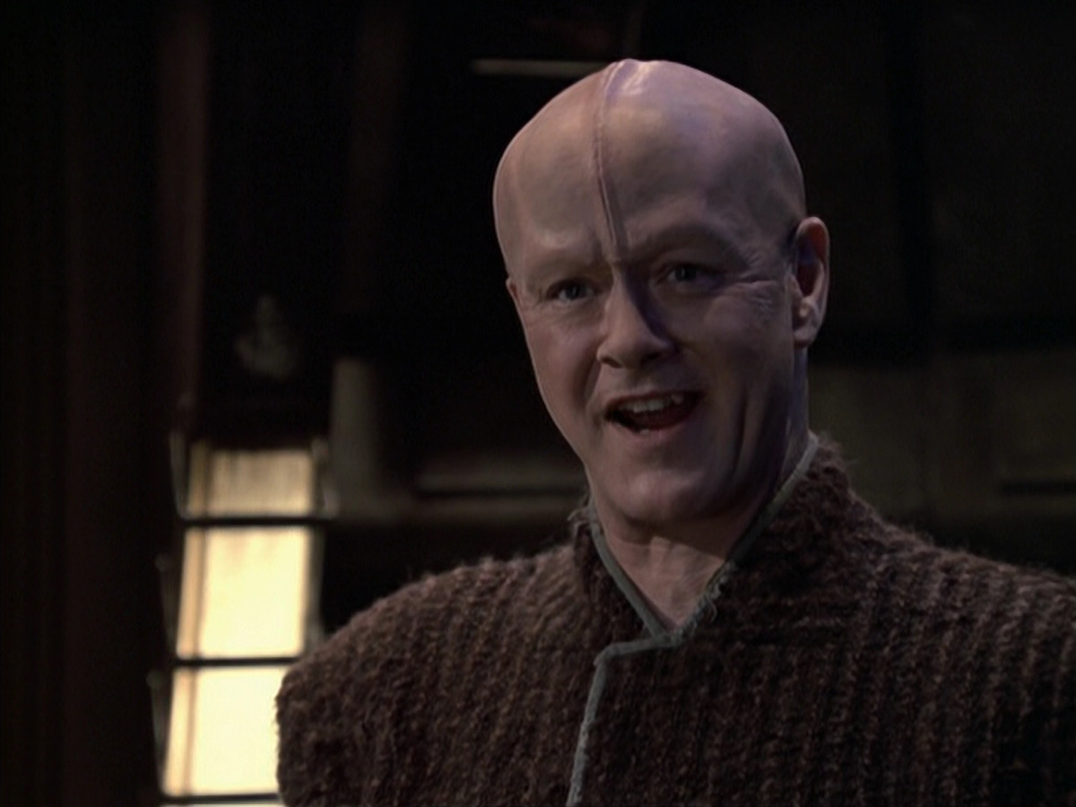 extant_StarTrek_VOY_6x21-LiveFastAndProsper_03317.jpg
