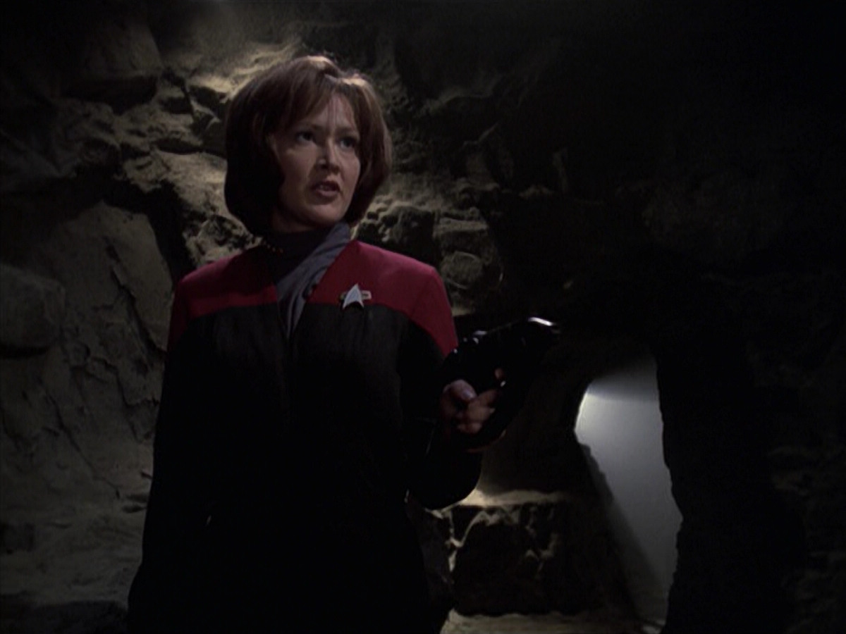 extant_StarTrek_VOY_6x21-LiveFastAndProsper_03395.jpg