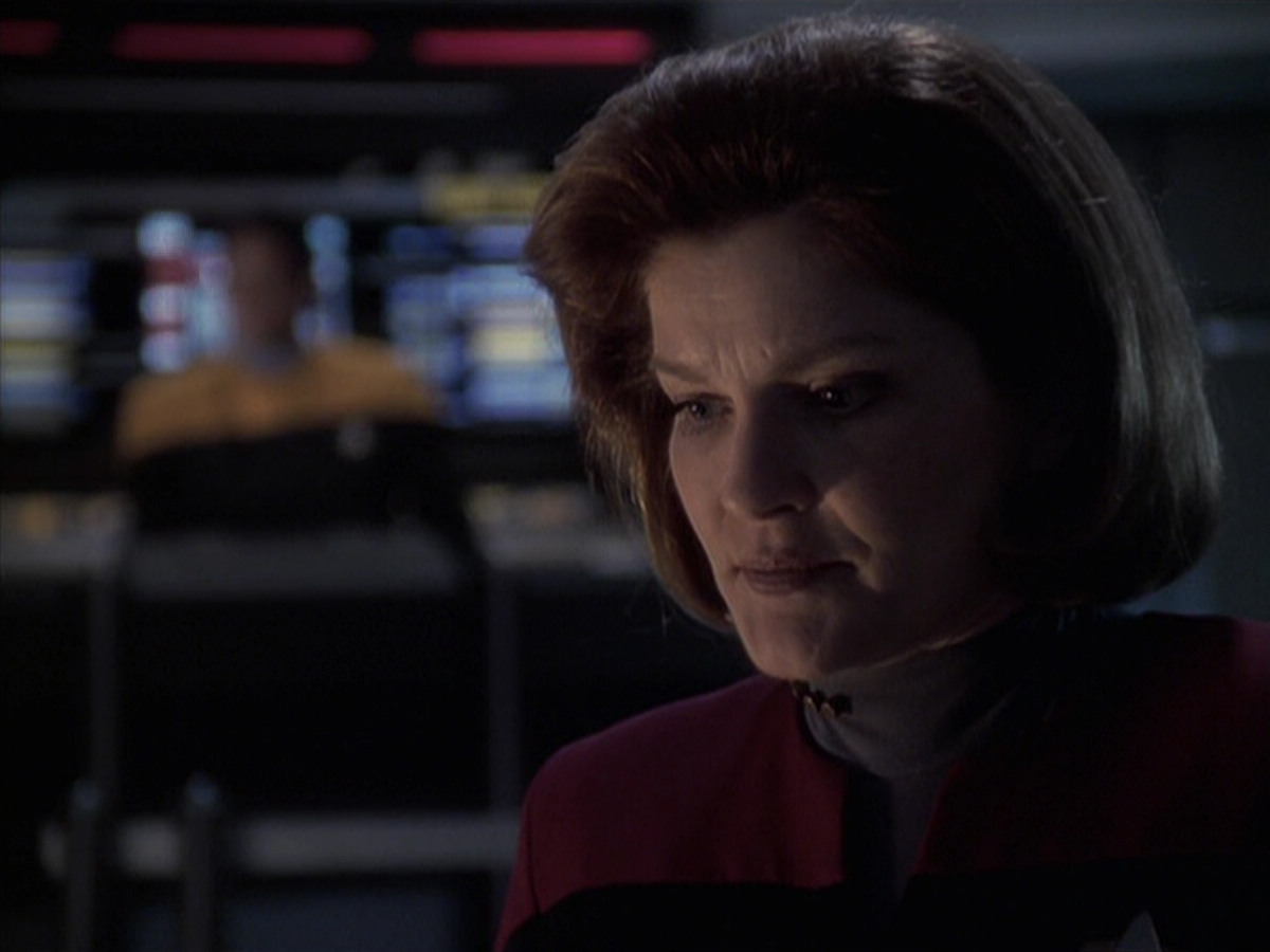 extant_StarTrek_VOY_6x21-LiveFastAndProsper_03416.jpg