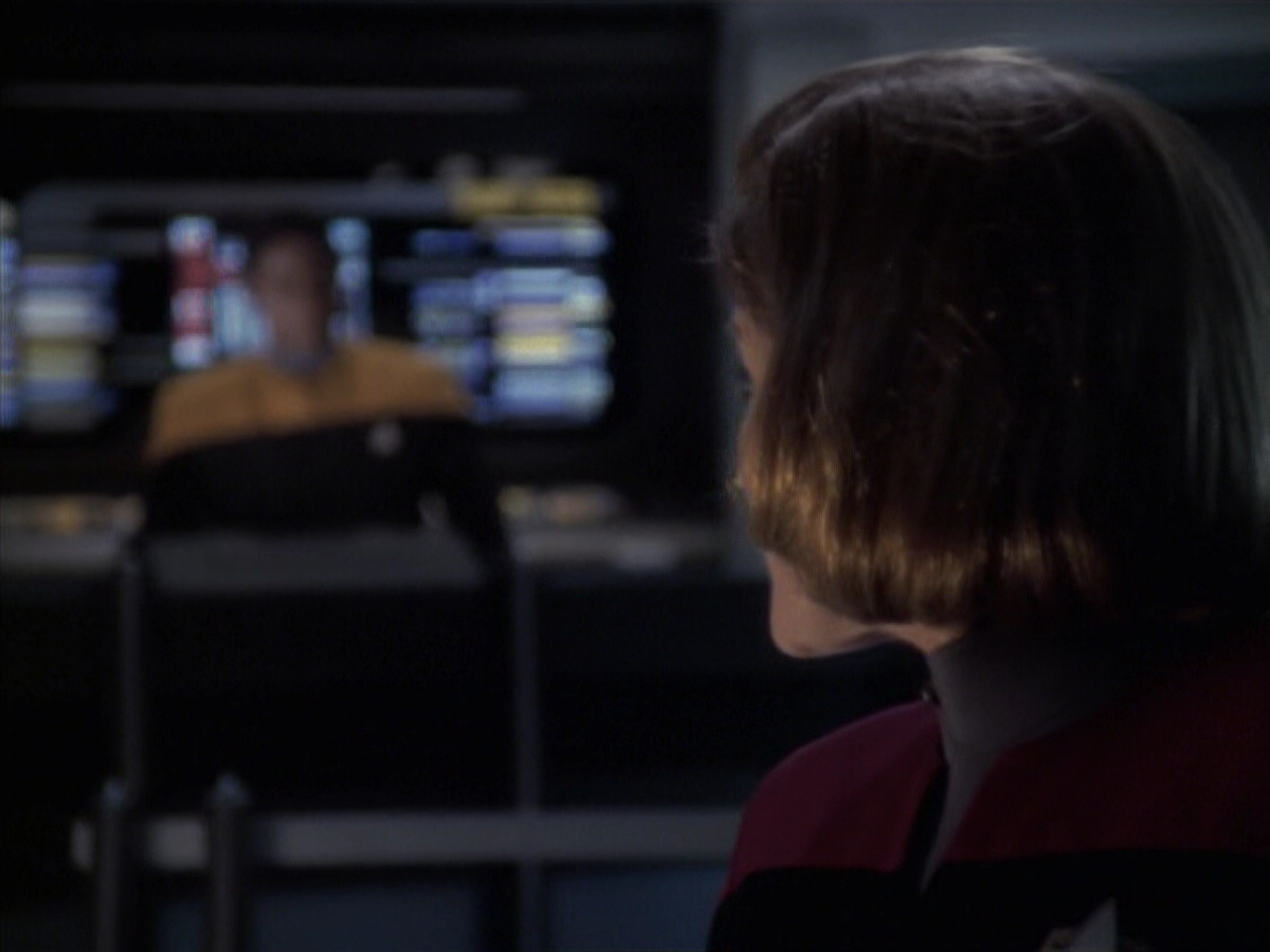 extant_StarTrek_VOY_6x21-LiveFastAndProsper_03418.jpg