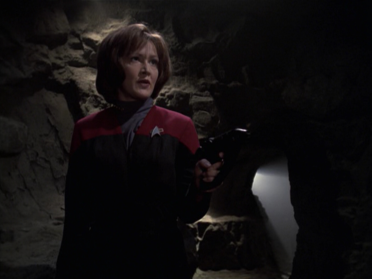 extant_StarTrek_VOY_6x21-LiveFastAndProsper_03427.jpg