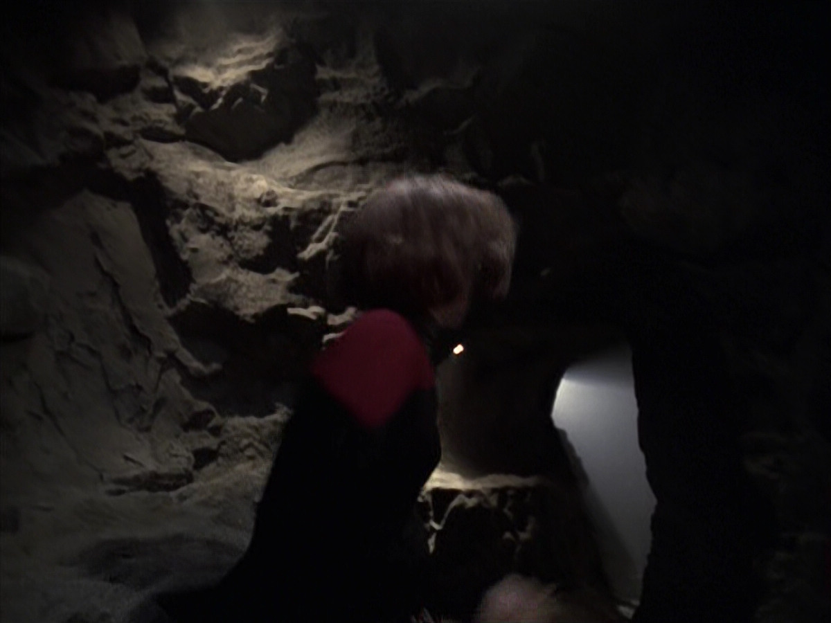 extant_StarTrek_VOY_6x21-LiveFastAndProsper_03441.jpg