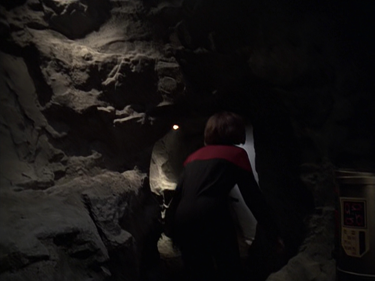 extant_StarTrek_VOY_6x21-LiveFastAndProsper_03442.jpg