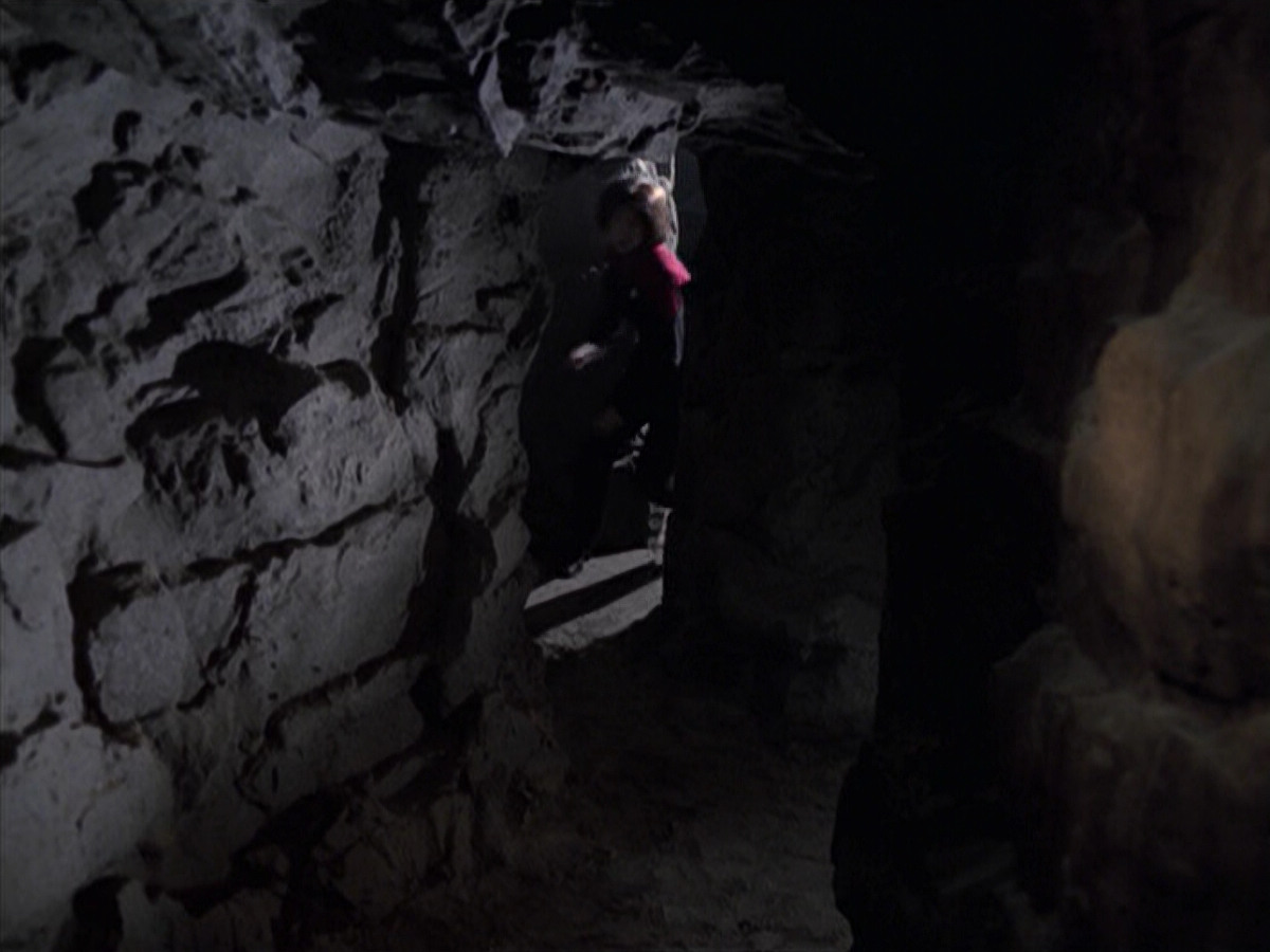 extant_StarTrek_VOY_6x21-LiveFastAndProsper_03445.jpg