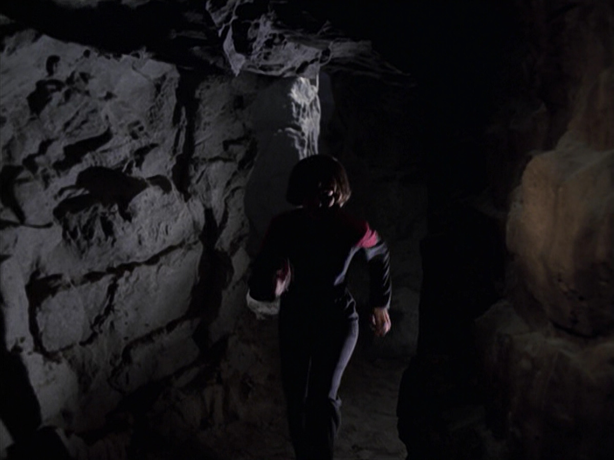 extant_StarTrek_VOY_6x21-LiveFastAndProsper_03447.jpg