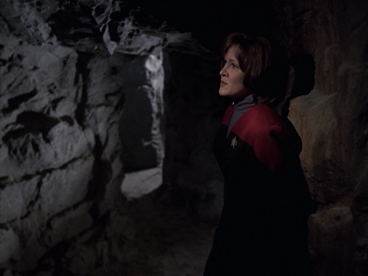 extant_StarTrek_VOY_6x21-LiveFastAndProsper_03453.jpg
