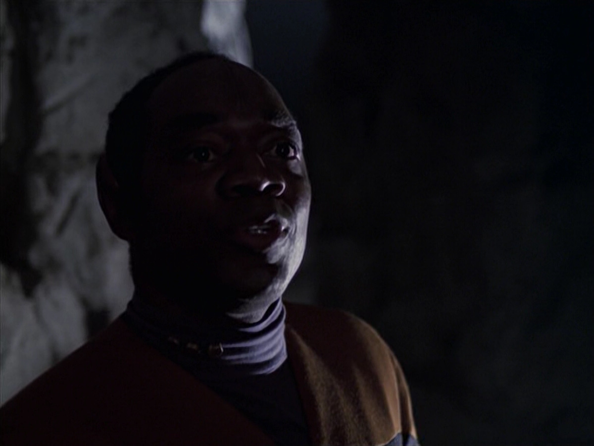extant_StarTrek_VOY_6x21-LiveFastAndProsper_03470.jpg