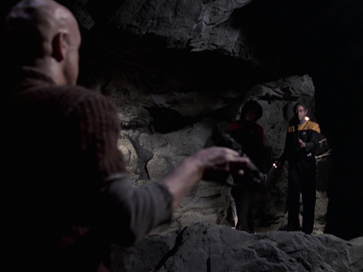 extant_StarTrek_VOY_6x21-LiveFastAndProsper_03499.jpg