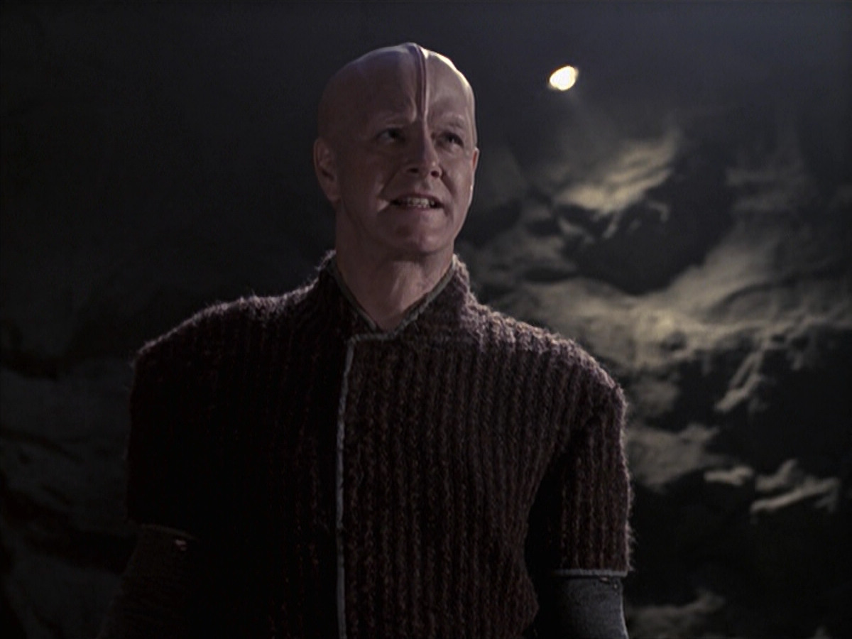 extant_StarTrek_VOY_6x21-LiveFastAndProsper_03507.jpg