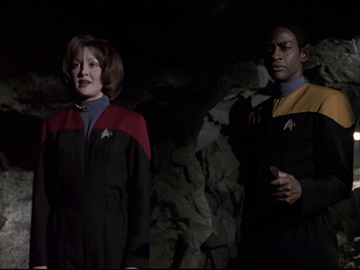extant_StarTrek_VOY_6x21-LiveFastAndProsper_03510.jpg
