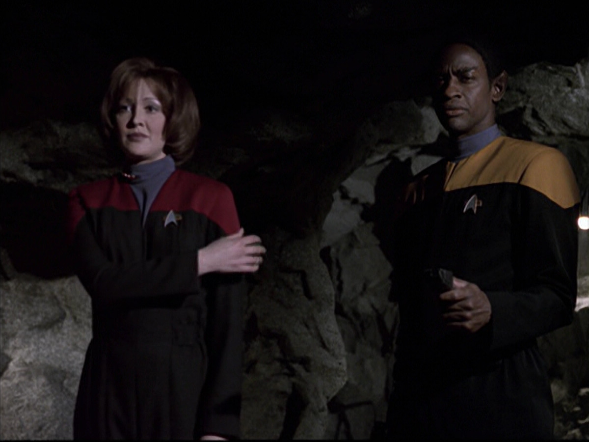 extant_StarTrek_VOY_6x21-LiveFastAndProsper_03513.jpg