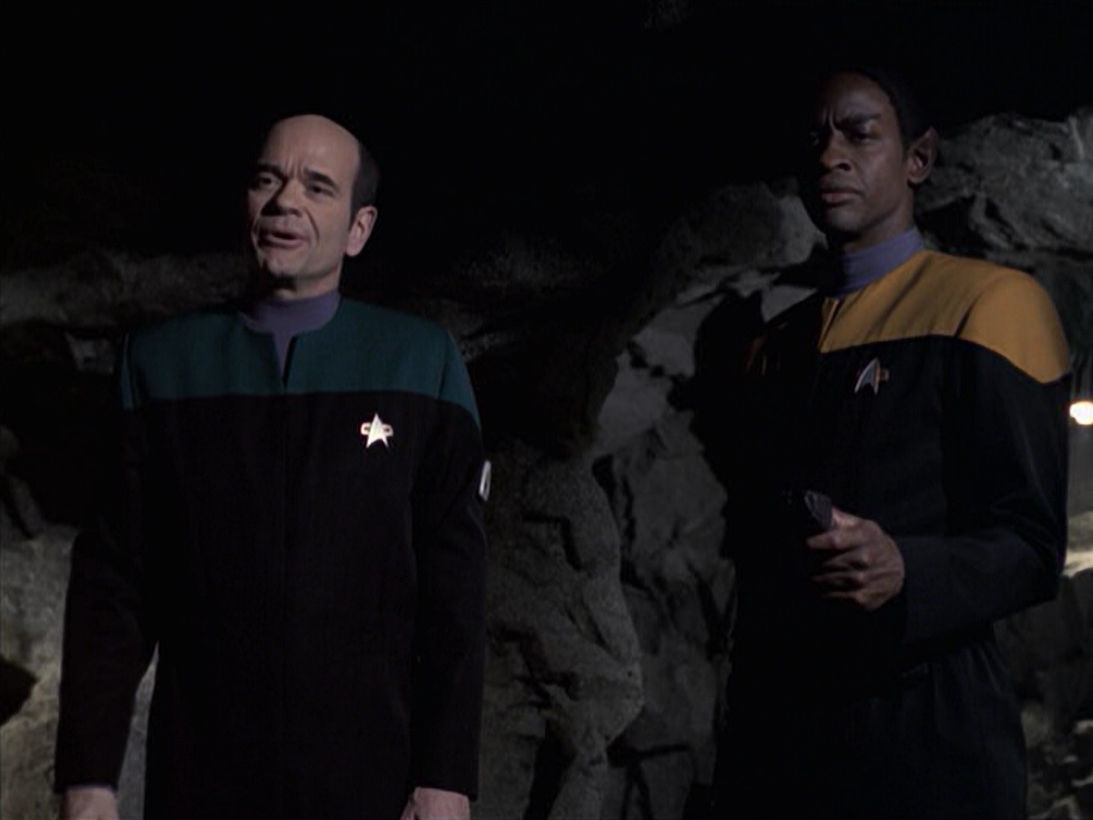 extant_StarTrek_VOY_6x21-LiveFastAndProsper_03522.jpg
