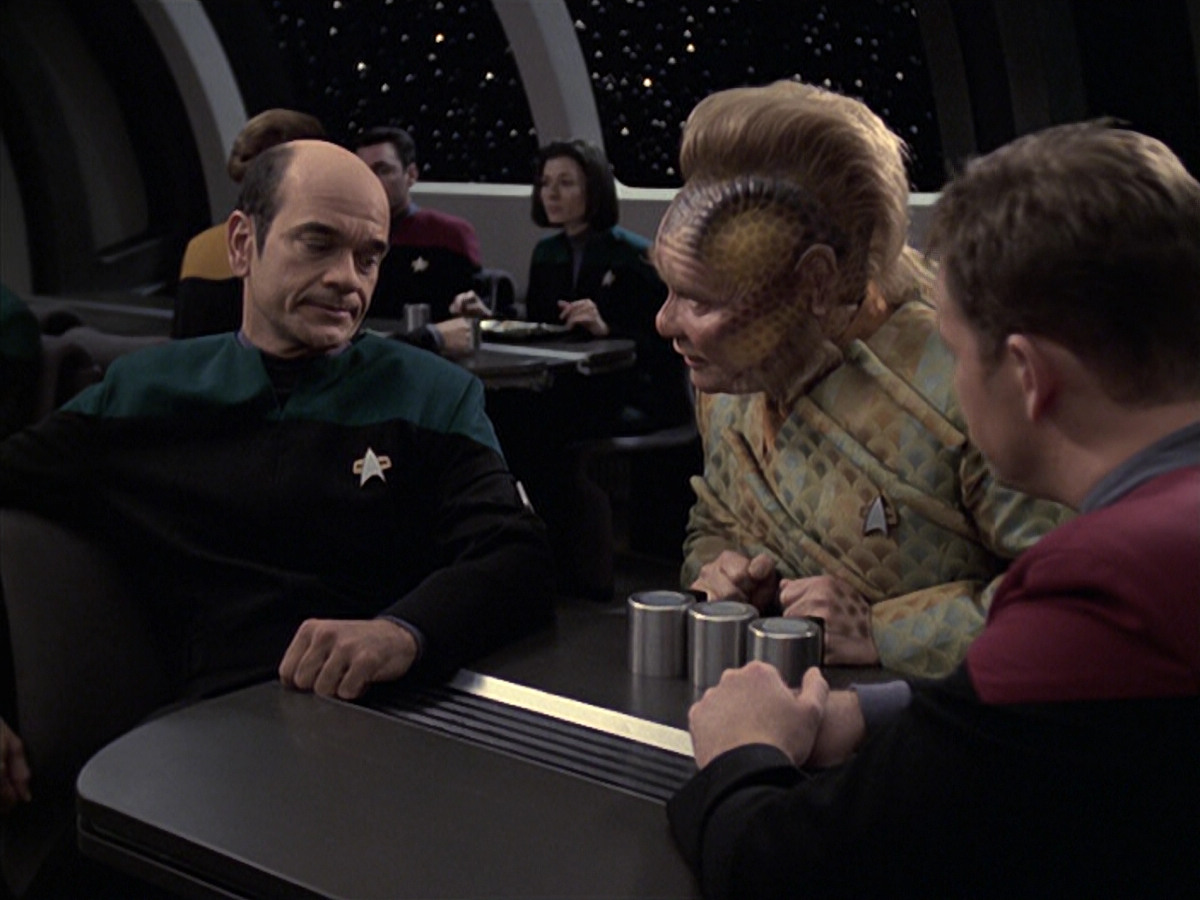 extant_StarTrek_VOY_6x21-LiveFastAndProsper_03586.jpg