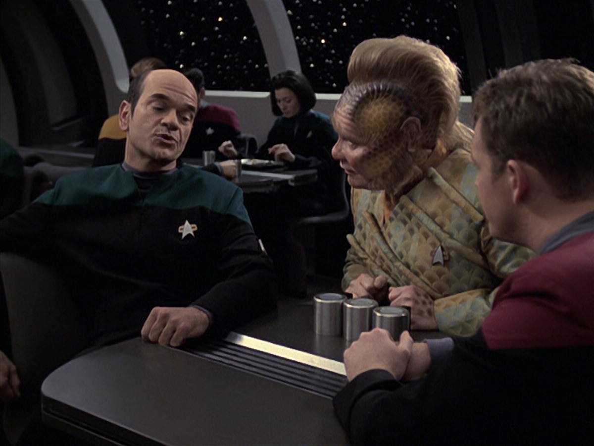 extant_StarTrek_VOY_6x21-LiveFastAndProsper_03591.jpg