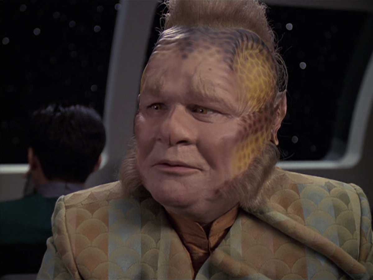 extant_StarTrek_VOY_6x21-LiveFastAndProsper_03617.jpg