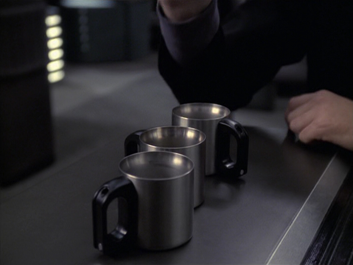 extant_StarTrek_VOY_6x21-LiveFastAndProsper_03629.jpg