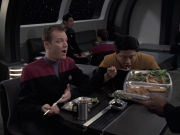 extant_StarTrek_VOY_6x21-LiveFastAndProsper_00672.jpg