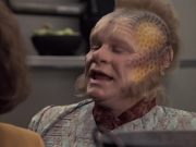 extant_StarTrek_VOY_6x21-LiveFastAndProsper_00785.jpg