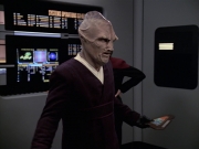 extant_StarTrek_VOY_6x21-LiveFastAndProsper_00944.jpg