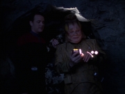 extant_StarTrek_VOY_6x21-LiveFastAndProsper_01057.jpg