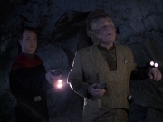 extant_StarTrek_VOY_6x21-LiveFastAndProsper_01067.jpg