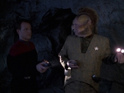 extant_StarTrek_VOY_6x21-LiveFastAndProsper_01098.jpg