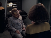extant_StarTrek_VOY_6x21-LiveFastAndProsper_01264.jpg