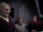 extant_StarTrek_VOY_6x21-LiveFastAndProsper_01557.jpg