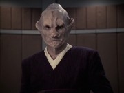 extant_StarTrek_VOY_6x21-LiveFastAndProsper_01605.jpg