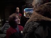 extant_StarTrek_VOY_6x21-LiveFastAndProsper_01704.jpg
