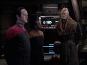 extant_StarTrek_VOY_6x21-LiveFastAndProsper_01804.jpg