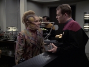 extant_StarTrek_VOY_6x21-LiveFastAndProsper_01906.jpg