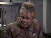 extant_StarTrek_VOY_6x21-LiveFastAndProsper_01916.jpg