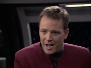 extant_StarTrek_VOY_6x21-LiveFastAndProsper_01929.jpg