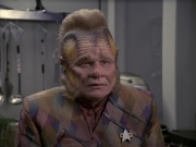 extant_StarTrek_VOY_6x21-LiveFastAndProsper_01945.jpg