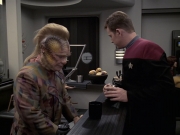 extant_StarTrek_VOY_6x21-LiveFastAndProsper_01953.jpg