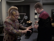 extant_StarTrek_VOY_6x21-LiveFastAndProsper_01954.jpg