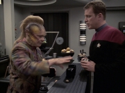 extant_StarTrek_VOY_6x21-LiveFastAndProsper_01959.jpg