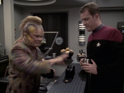 extant_StarTrek_VOY_6x21-LiveFastAndProsper_01960.jpg