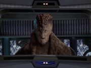 extant_StarTrek_VOY_6x21-LiveFastAndProsper_02276.jpg