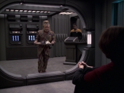 extant_StarTrek_VOY_6x21-LiveFastAndProsper_02729.jpg