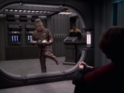 extant_StarTrek_VOY_6x21-LiveFastAndProsper_02730.jpg
