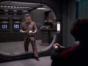 extant_StarTrek_VOY_6x21-LiveFastAndProsper_02731.jpg