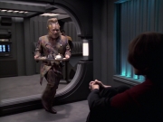 extant_StarTrek_VOY_6x21-LiveFastAndProsper_02732.jpg