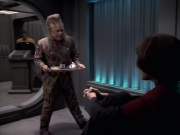 extant_StarTrek_VOY_6x21-LiveFastAndProsper_02733.jpg
