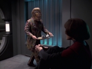 extant_StarTrek_VOY_6x21-LiveFastAndProsper_02734.jpg