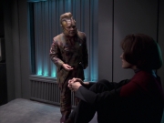extant_StarTrek_VOY_6x21-LiveFastAndProsper_02739.jpg